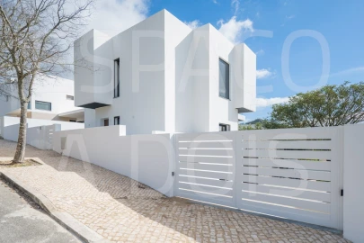 Moradia T3 para Venda em Almargem do Bispo, Pêro Pinheiro e Montelavar