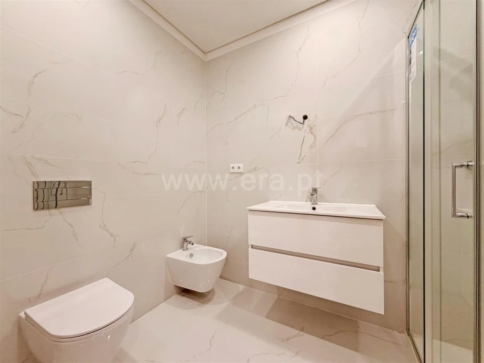 Apartamento T1 para Venda em Oliveira do Douro Foto 12