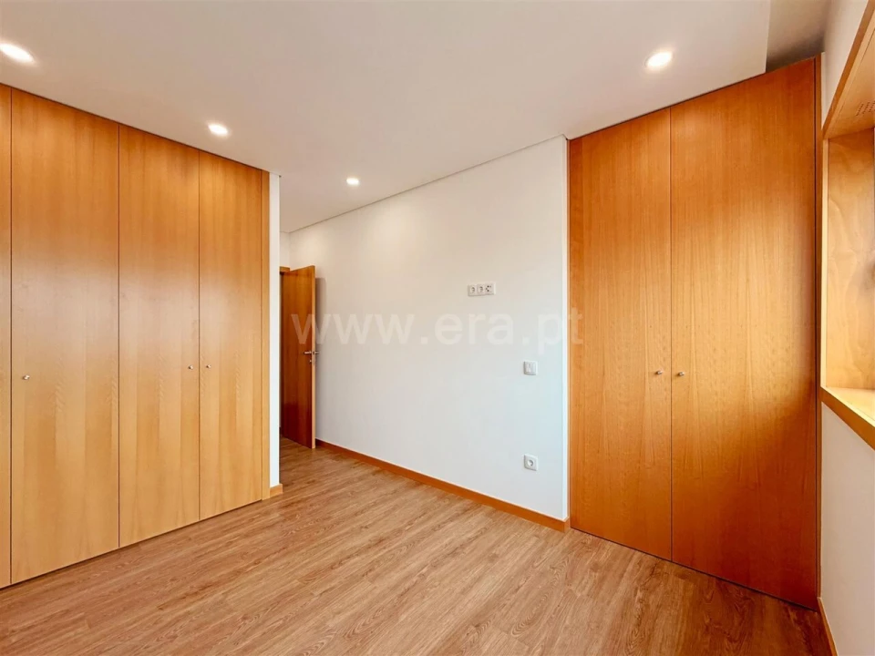 Apartamento T1 para Venda em Oliveira do Douro Foto 11