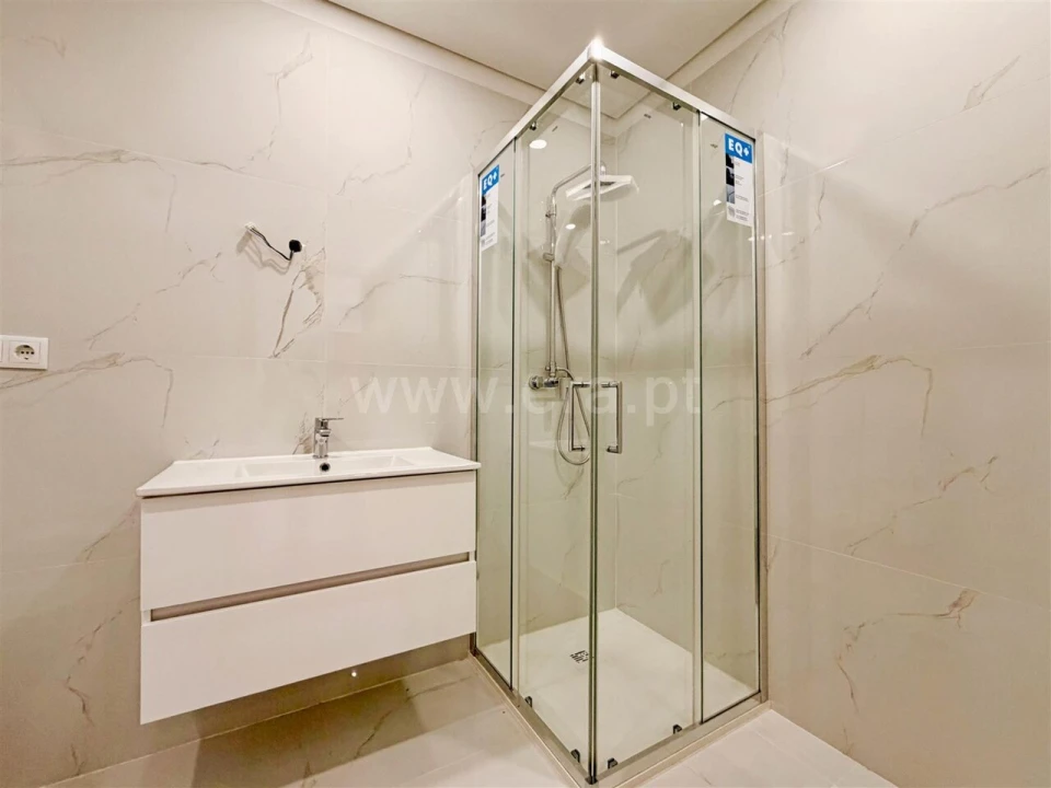 Apartamento T1 para Venda em Oliveira do Douro Foto 13