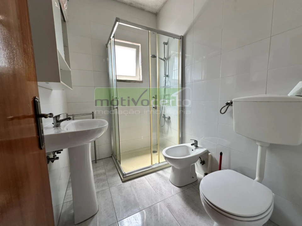 Apartamento T1 para Venda em Águas Livres Foto 8
