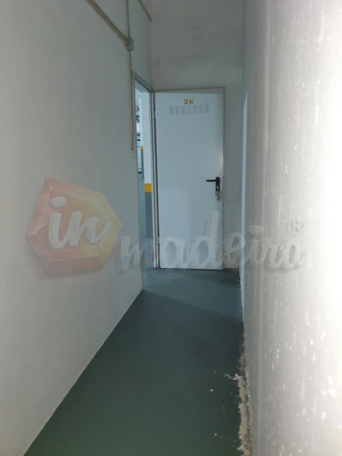 Armazém para Arrendamento em Caniço