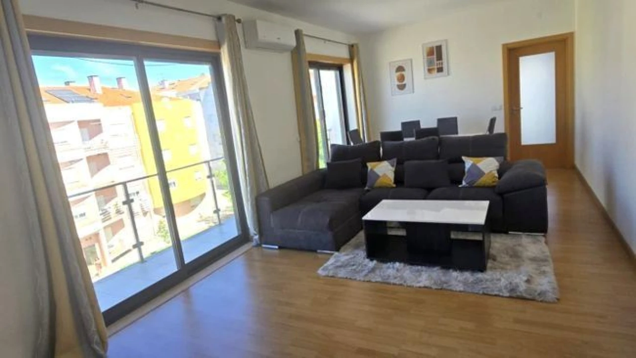 Apartamento T3 para Arrendamento em Vila Nova da Barquinha Foto 1