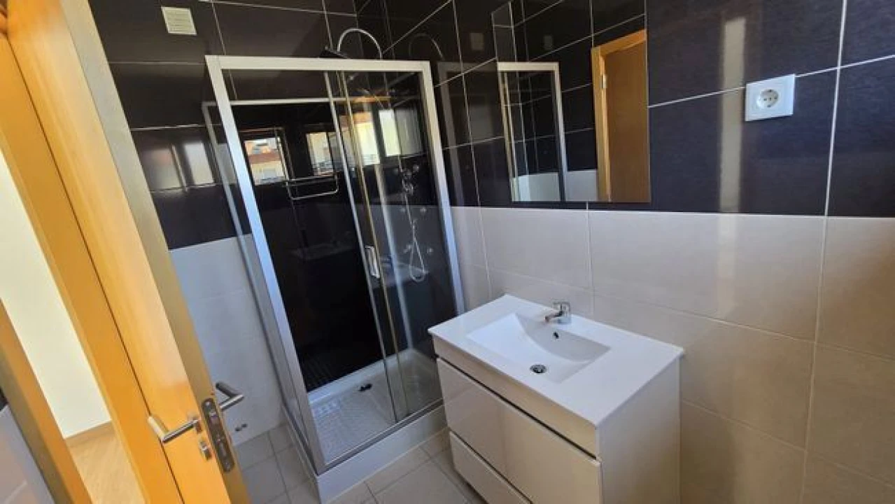 Apartamento T3 para Arrendamento em Vila Nova da Barquinha Foto 18