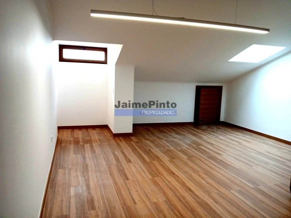Moradia T5 para Venda em Madalena Foto 8