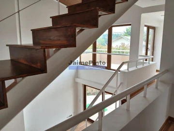Moradia T5 para Venda em Madalena