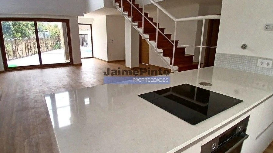 Moradia T5 para Venda em Madalena