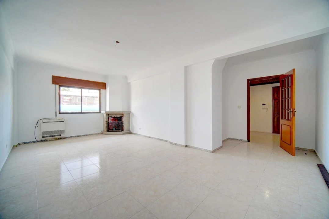Apartamento T3 para Venda em Rio de Mouro Foto 1
