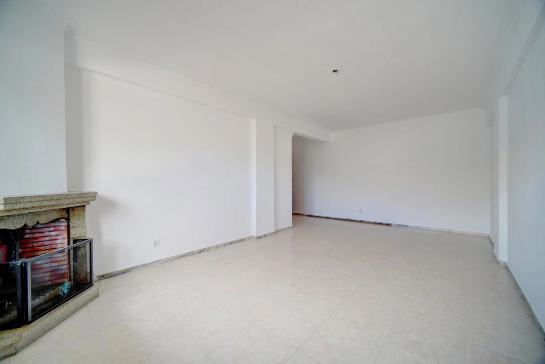 Apartamento T3 para Venda em Rio de Mouro Foto 3