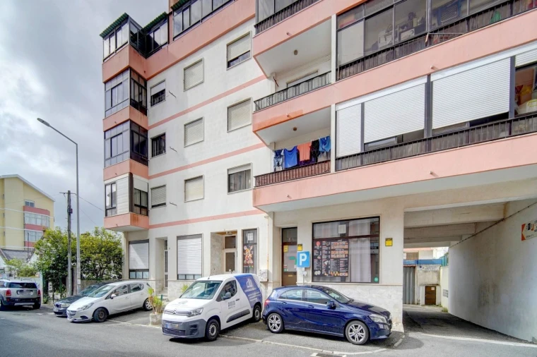 Apartamento T3 para Venda em Rio de Mouro Foto 21