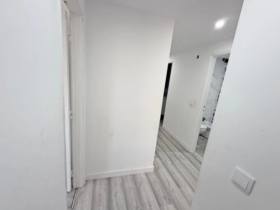 Apartamento T3 para Venda em Algueirão-Mem Martins Foto 2