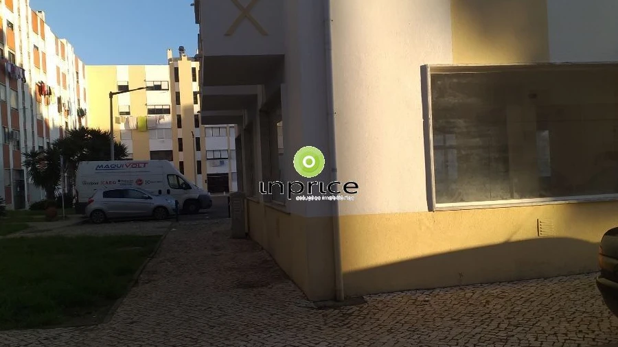 Loja para Venda em Carregado e Cadafais