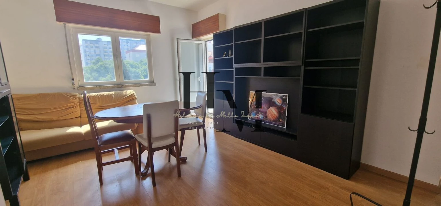 Apartamento T1 para Venda em Águas Livres Foto 1