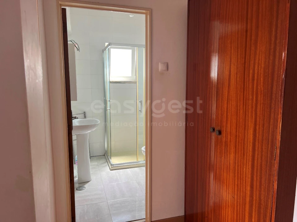 Apartamento T2 para Venda em Águas Livres Foto 18