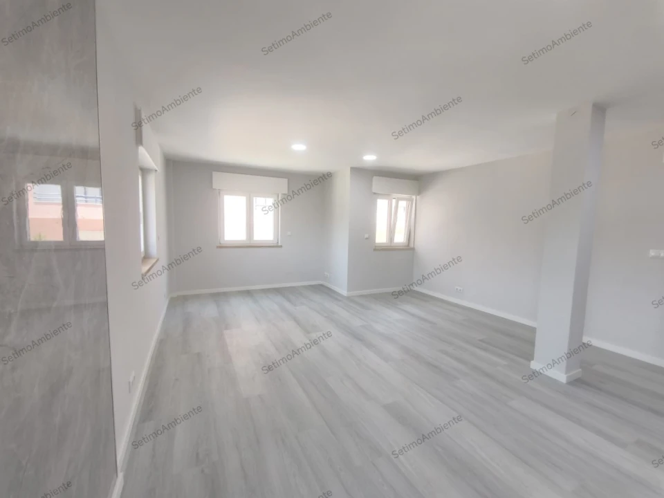 Apartamento T2 para Venda em Corroios Foto 1