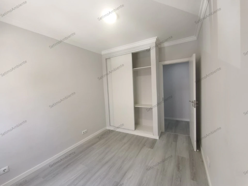 Apartamento T2 para Venda em Corroios Foto 9