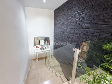 Moradia T5 para Venda em Nossa Sra de Fatima