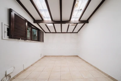 Moradia T2 para Venda em Santa Maria, São Pedro e Sobral da Lagoa