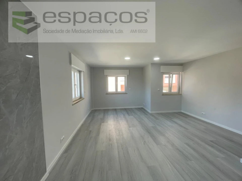 Apartamento T2 para Venda em Corroios Foto 2