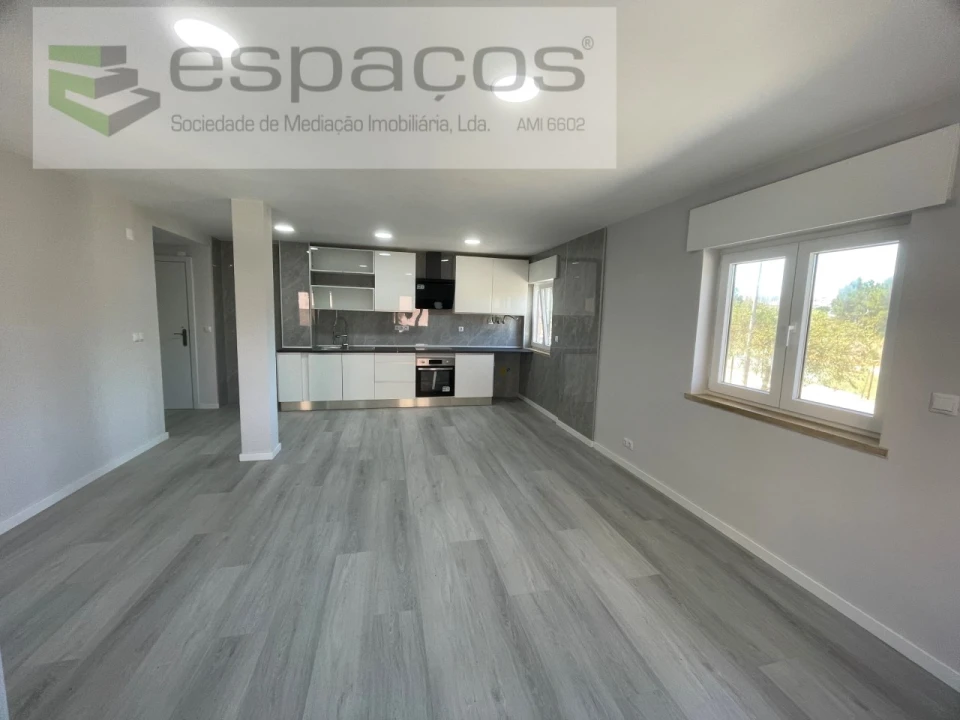 Apartamento T2 para Venda em Corroios Foto 5