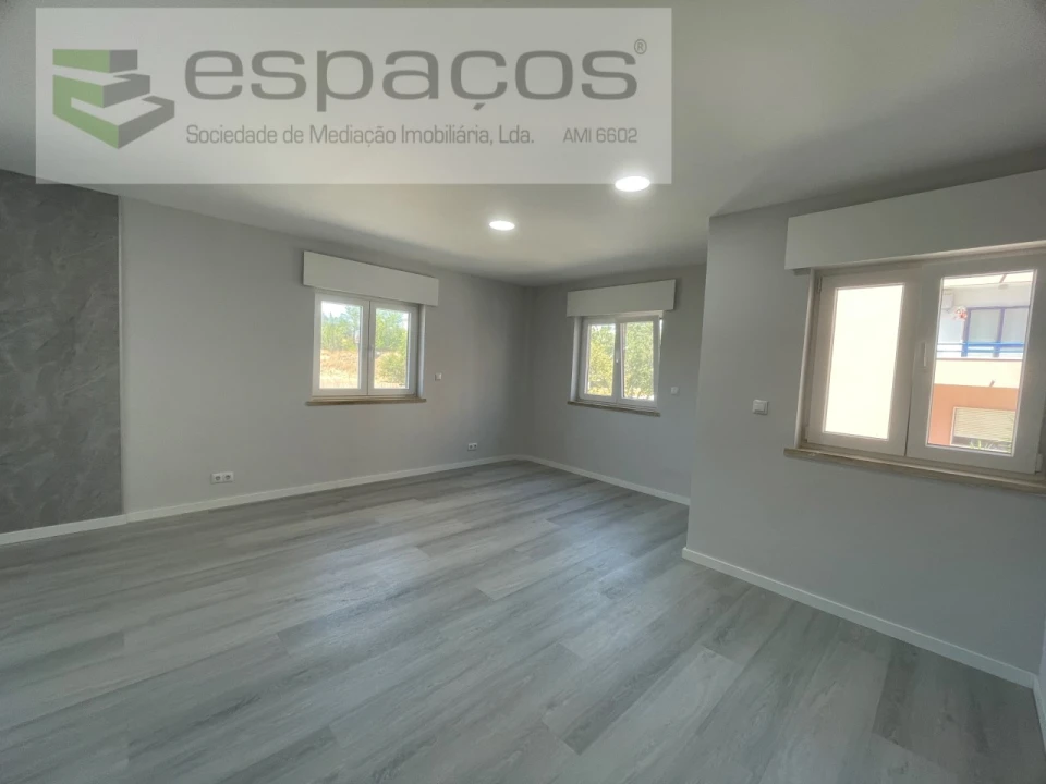 Apartamento T2 para Venda em Corroios Foto 7