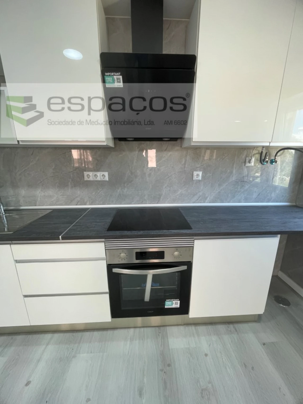 Apartamento T2 para Venda em Corroios Foto 8