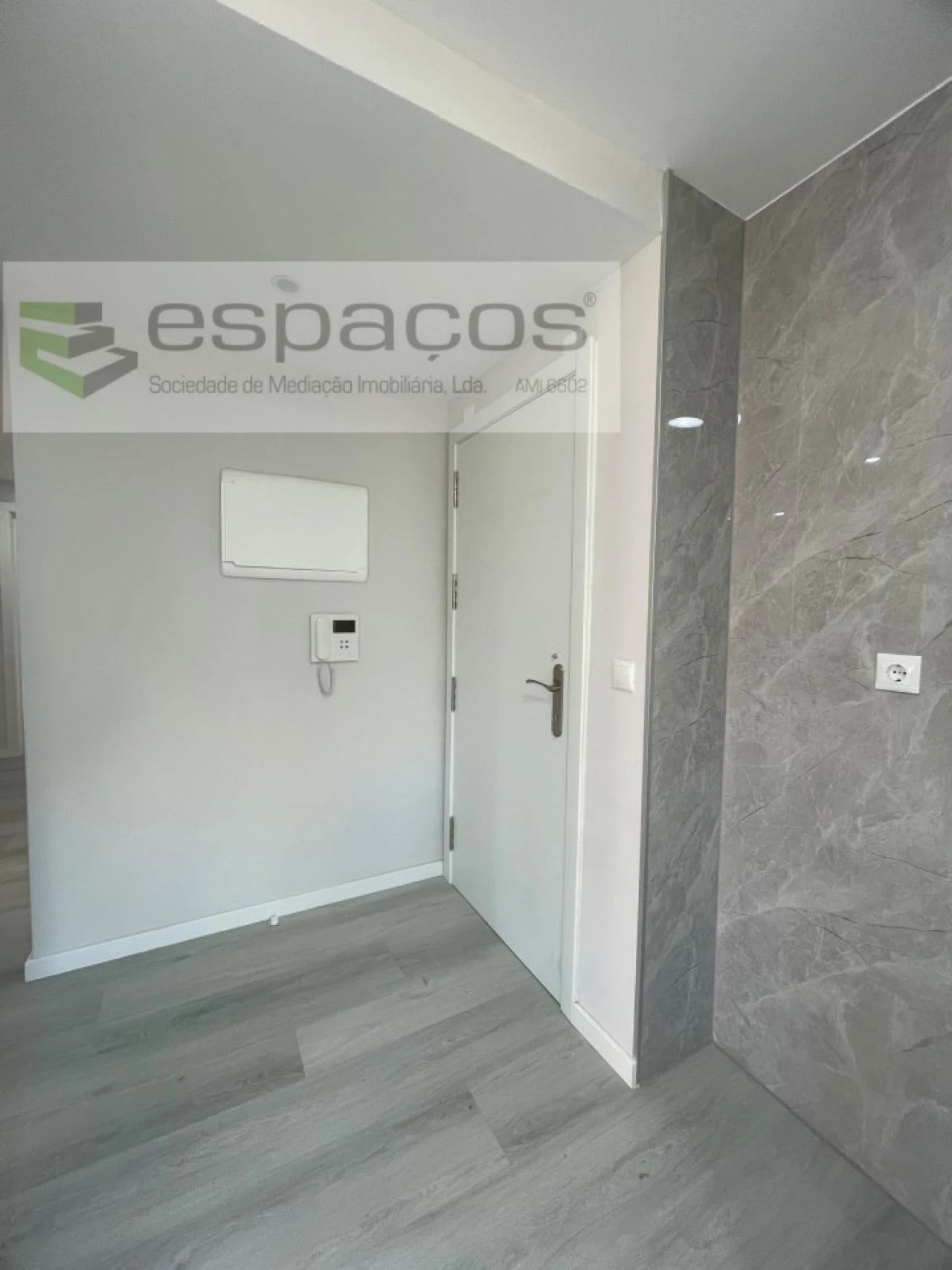 Apartamento T2 para Venda em Corroios Foto 11