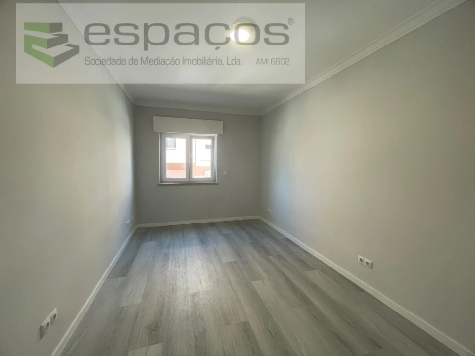 Apartamento T2 para Venda em Corroios Foto 15