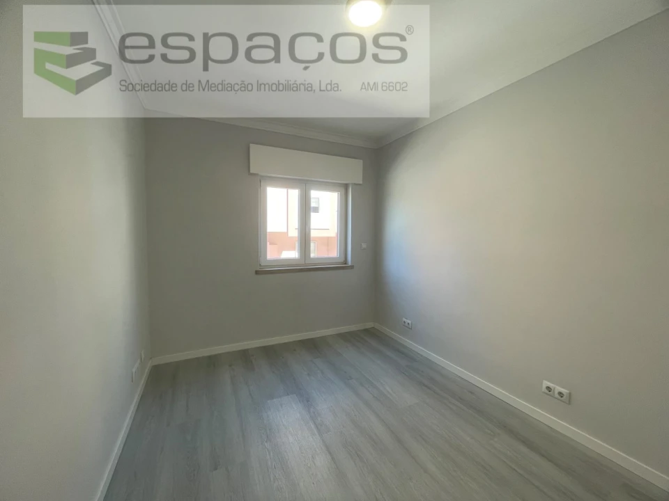Apartamento T2 para Venda em Corroios Foto 17