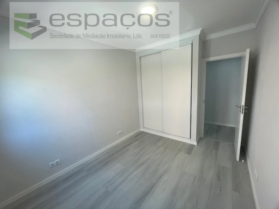 Apartamento T2 para Venda em Corroios Foto 18