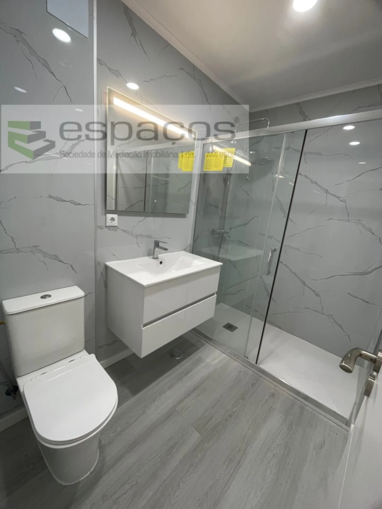 Apartamento T2 para Venda em Corroios Foto 19