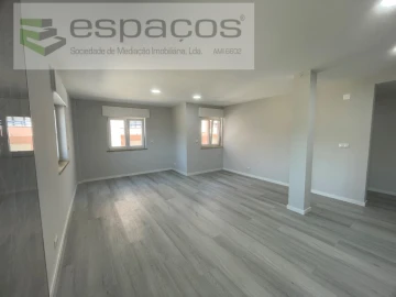 Apartamento T2 para Venda em Corroios