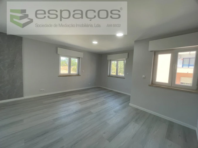 Apartamento T2 para Venda em Corroios Foto 7