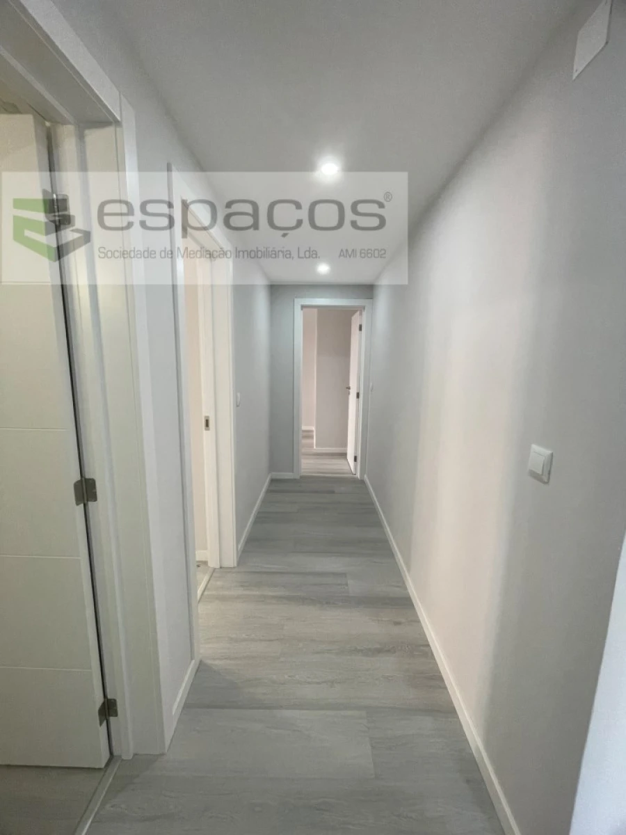 Apartamento T2 para Venda em Corroios Foto 13