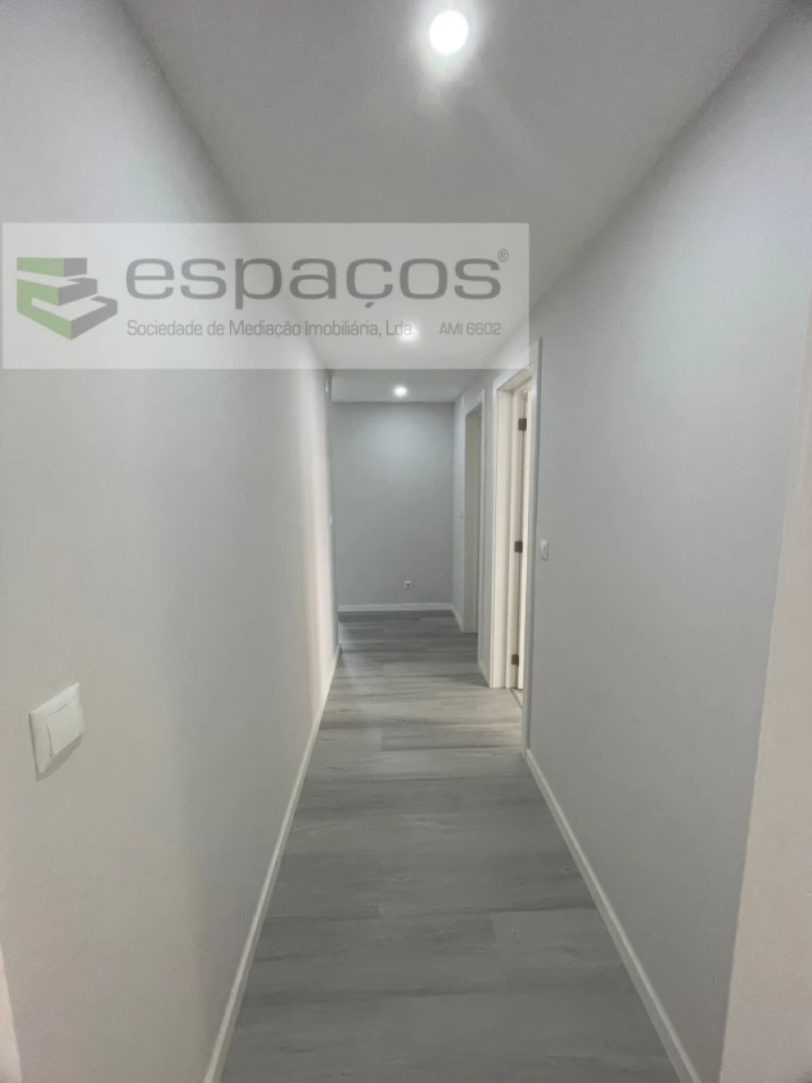 Apartamento T2 para Venda em Corroios Foto 14