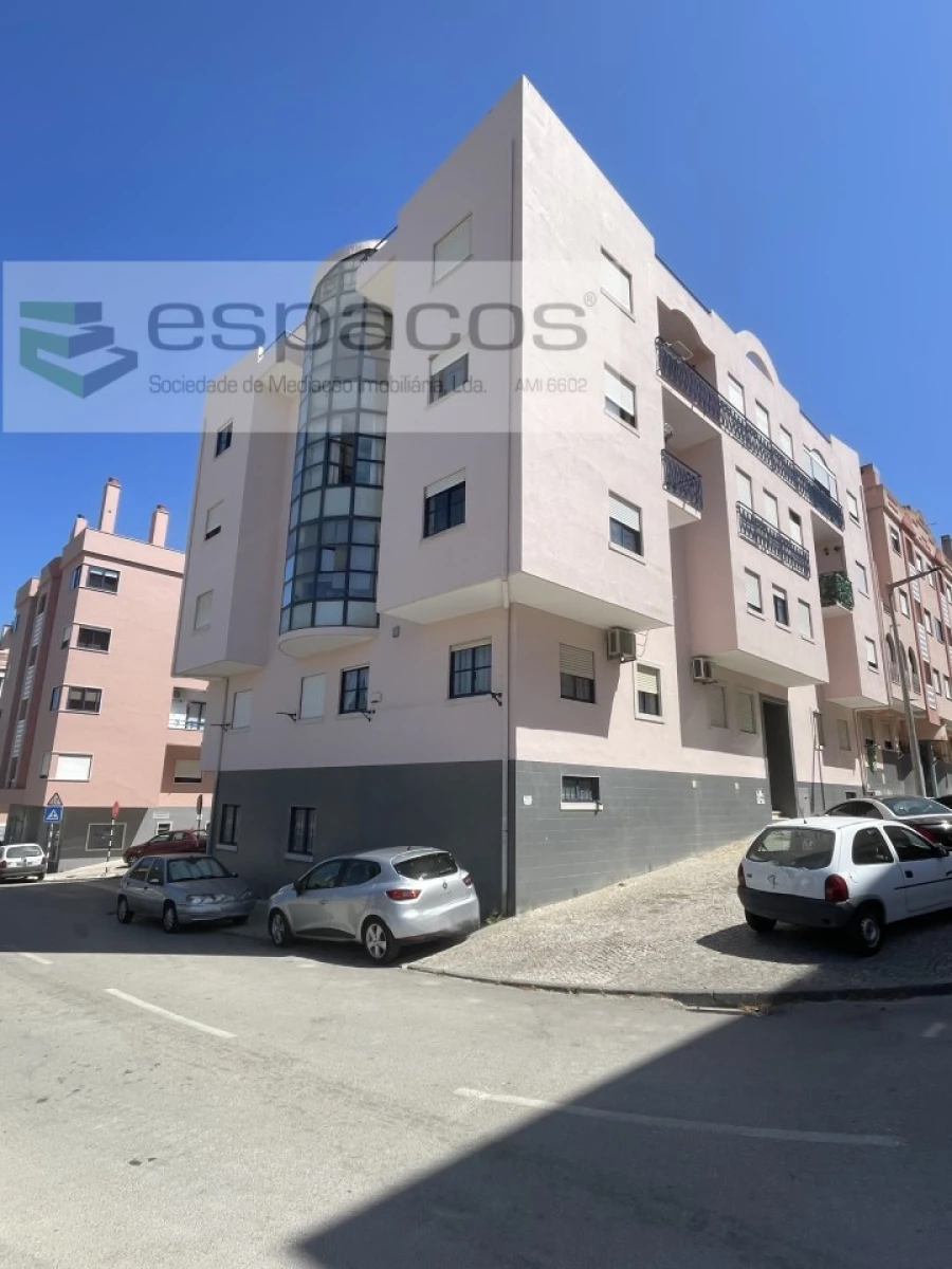 Apartamento T2 para Venda em Corroios Foto 24