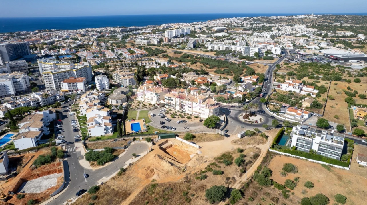 Terreno para Venda em Albufeira e Olhos de Água Foto 2