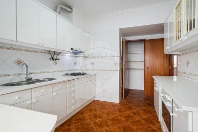 Apartamento T2 para Venda em Sacavém e Prior Velho