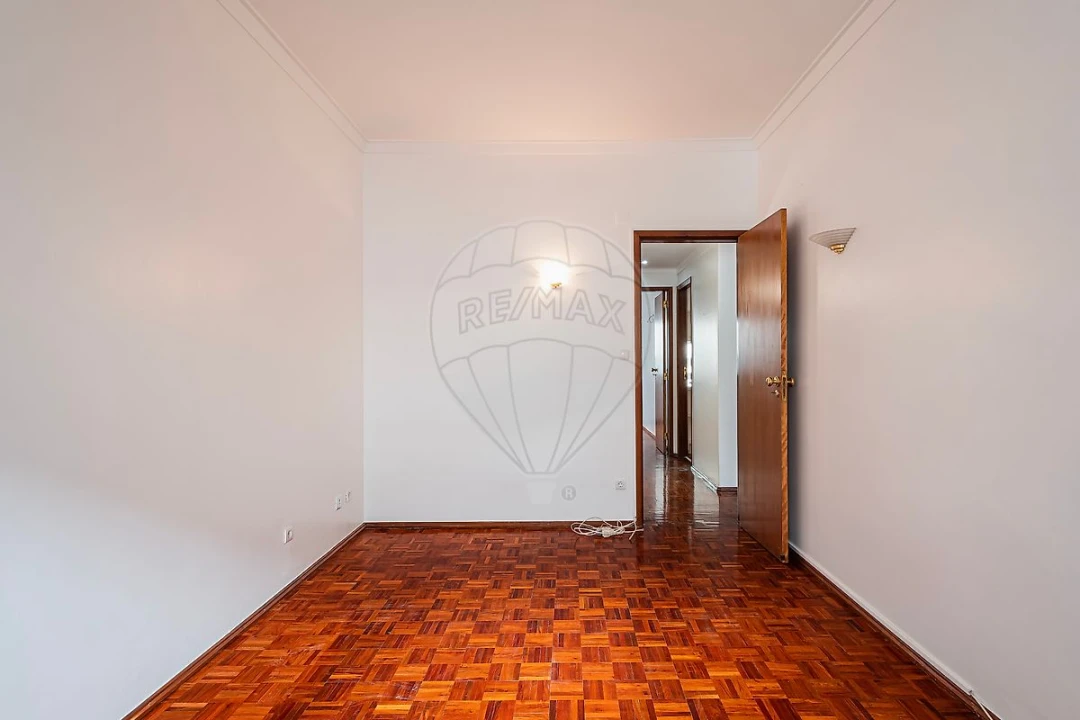 Apartamento T2 para Venda em Sacavém e Prior Velho Foto 2