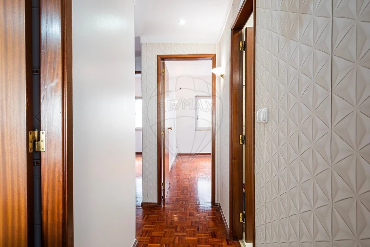 Apartamento T2 para Venda em Sacavém e Prior Velho Foto 8
