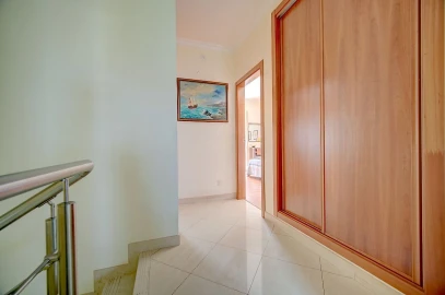 Moradia T4 para Venda em Alcantarilha e Pêra