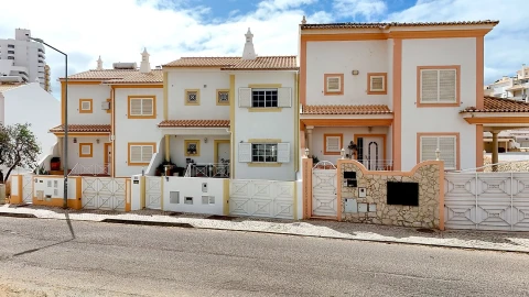 Moradia T4 para Venda em Alcantarilha e Pêra