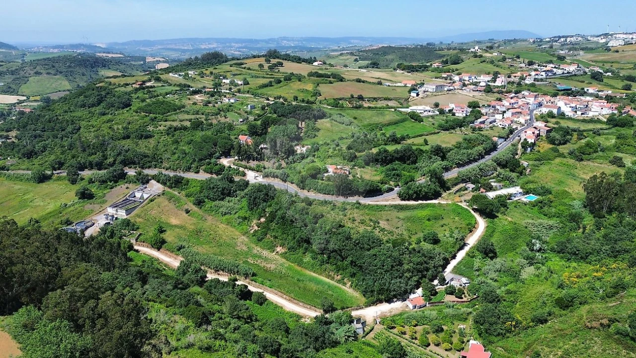 Armazém para Venda em Santo Quintino Foto 1