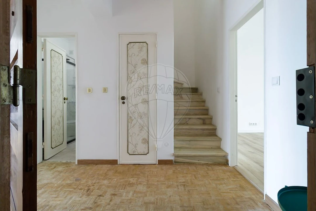 Apartamento T4 para Venda em Rio de Mouro Foto 2