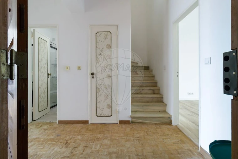 Apartamento T4 para Venda em Rio de Mouro Foto 2