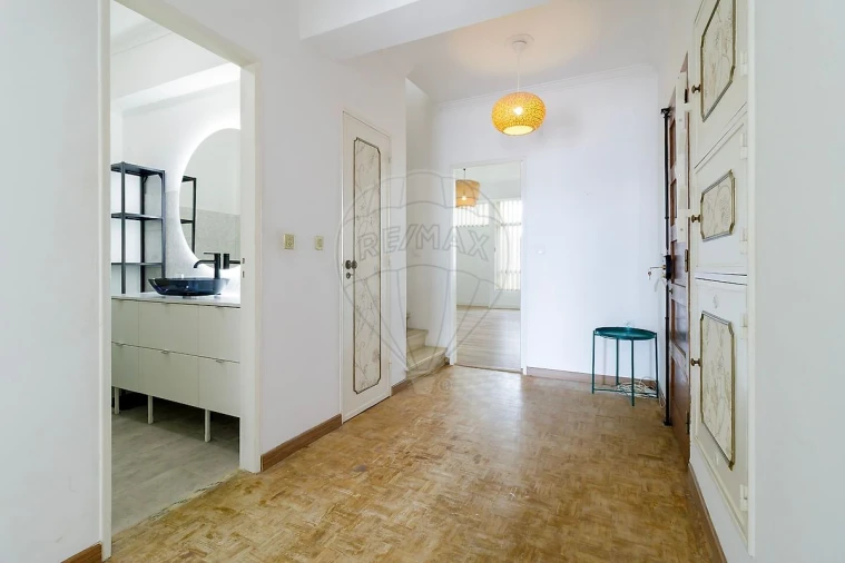 Apartamento T4 para Venda em Rio de Mouro Foto 3