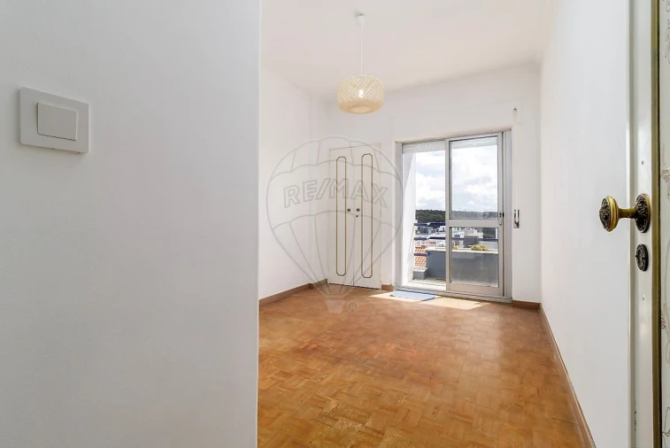 Apartamento T4 para Venda em Rio de Mouro Foto 5