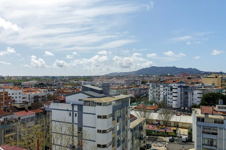 Apartamento T4 para Venda em Rio de Mouro Foto 24
