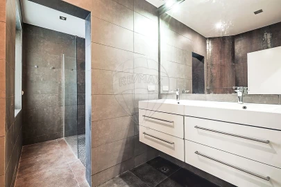 Apartamento T6 para Venda em Santo António