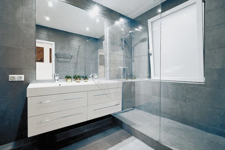 Apartamento T6 para Venda em Santo António Foto 16